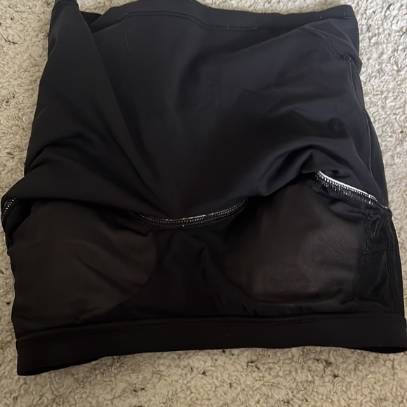 I’m selling a black aligh tank from Lululemon - Picture 3 of 3
